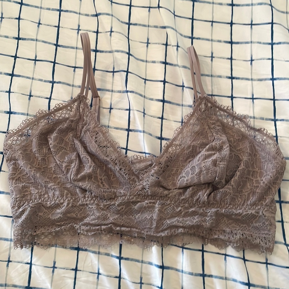 VGUC Soma Lace keyhole back lace bralette
